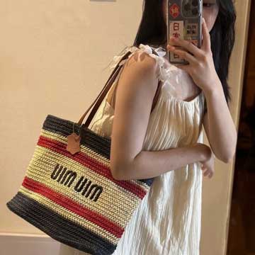 miumiu美式复古撞色草编托特包